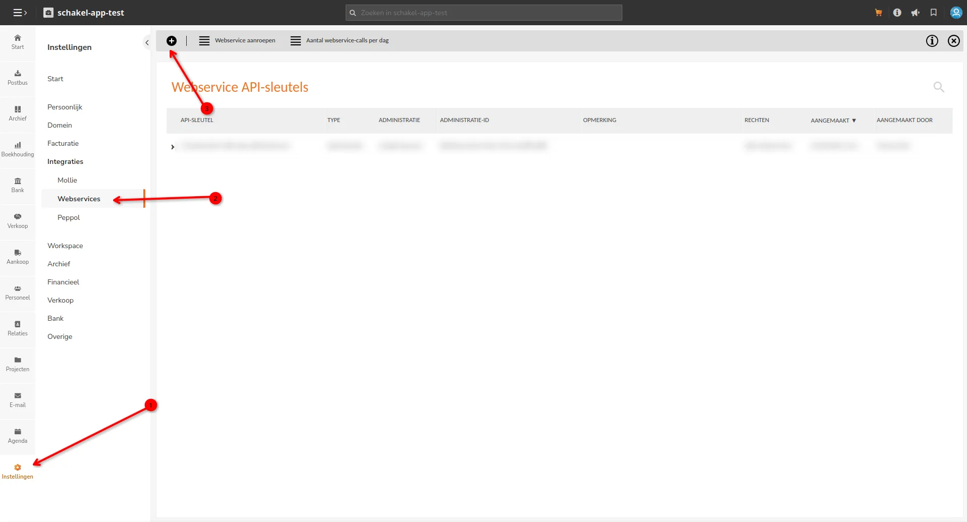 De pagina Webservice API-sleutels in Yuki, met Instellingen onderin de zijbalk, Webservices onder Integraties in de linkerkolom en de plusknop linksboven de lijst.